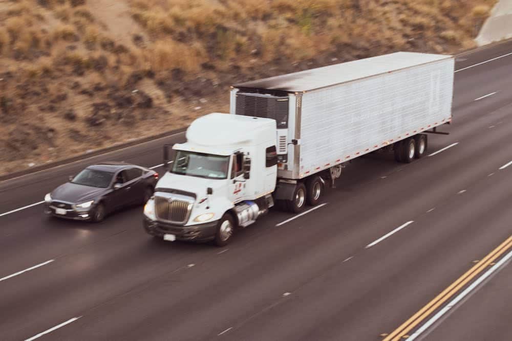 <strong></noscript>Ellenwood, GA – Tractor-Trailer Collision Leads to Injuries and Red Alert on I-675</strong>