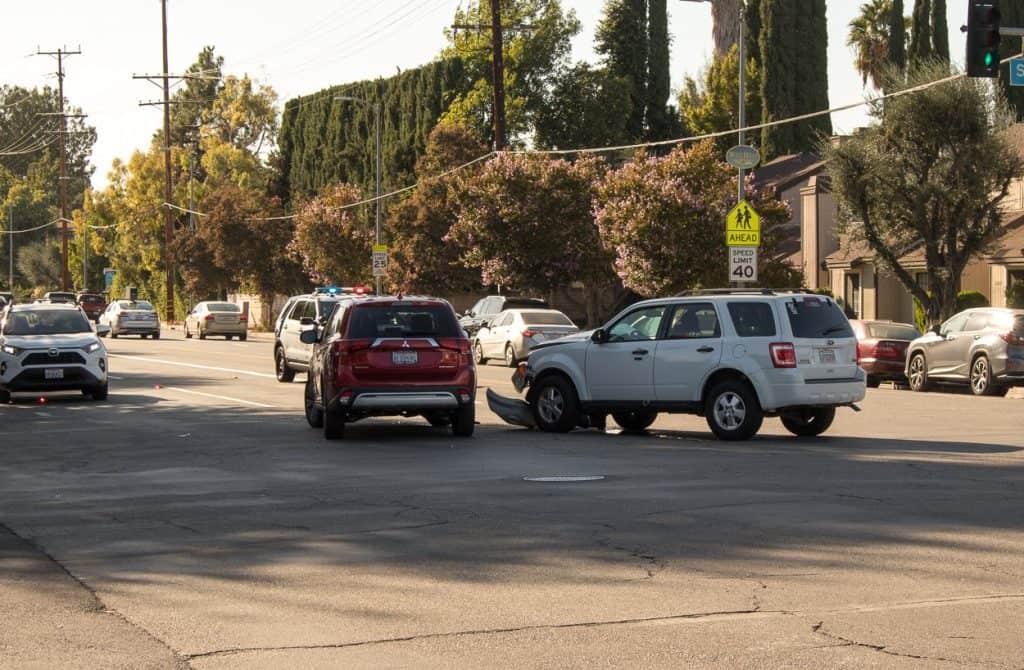 Decatur, GA – Car Wreck with Injuries at Covington Hwy & Hillvale Rd