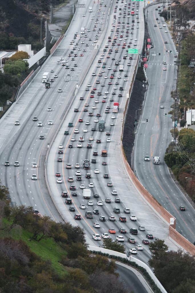 Duluth, GA – Injuries Reported in Car Crash on I-85 Near Pleasant Hill Rd